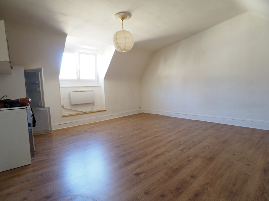 CONCARNEAU - Centre ville - Plateau comprenant 2 Appartements - 1 Studio et 1 T2