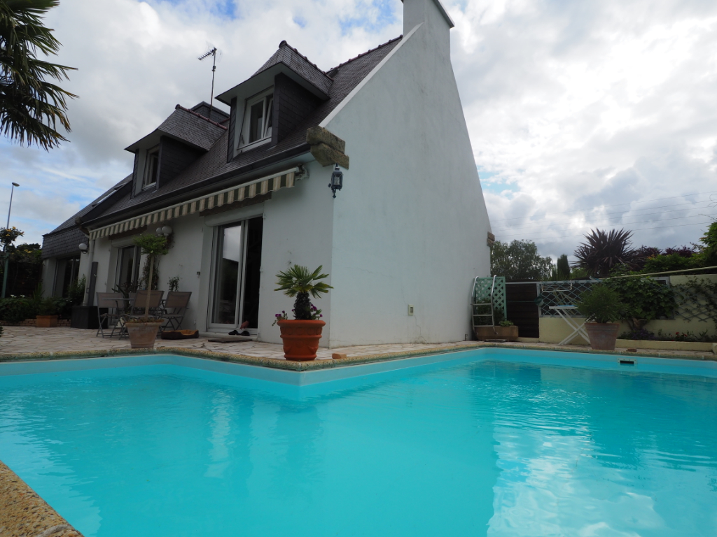 A VENDRE TREGUNC Maison Avec Piscine et 2 G�tes - 528m� terrain