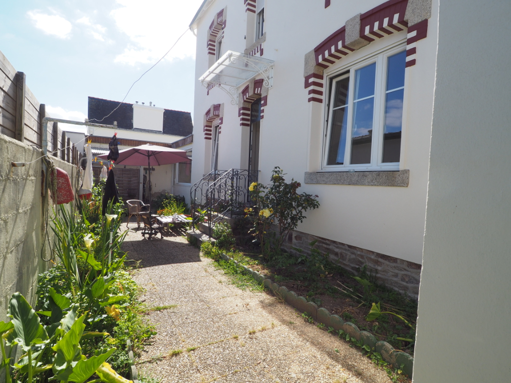 � VENDRE - CONCARNEAU ARRI�RE-CORNICHE, 100m DE LA PLAGE - MAISON T4 de 98m� AVEC COUR