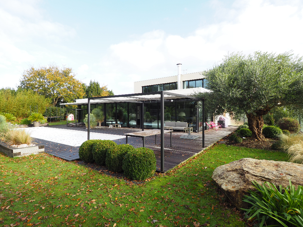� VENDRE Maison d'architecte avec piscine CONCARNEAU 262 m� environ et 1619 m� de Terrain