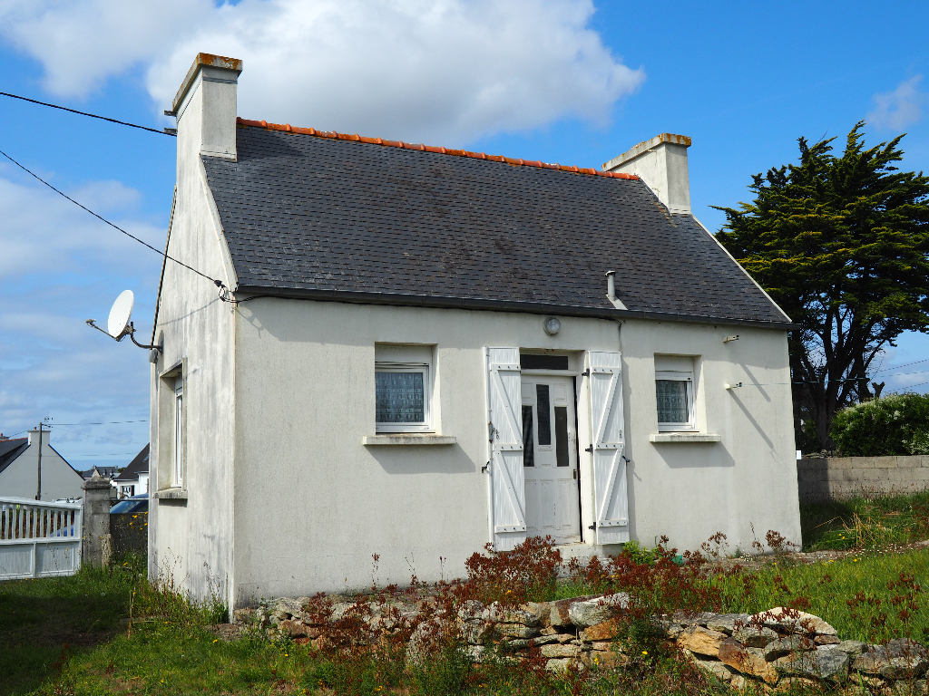 EXCUSIVIT� - � VENDRE - PLOZ�VET - Maison d'environ 40 m�