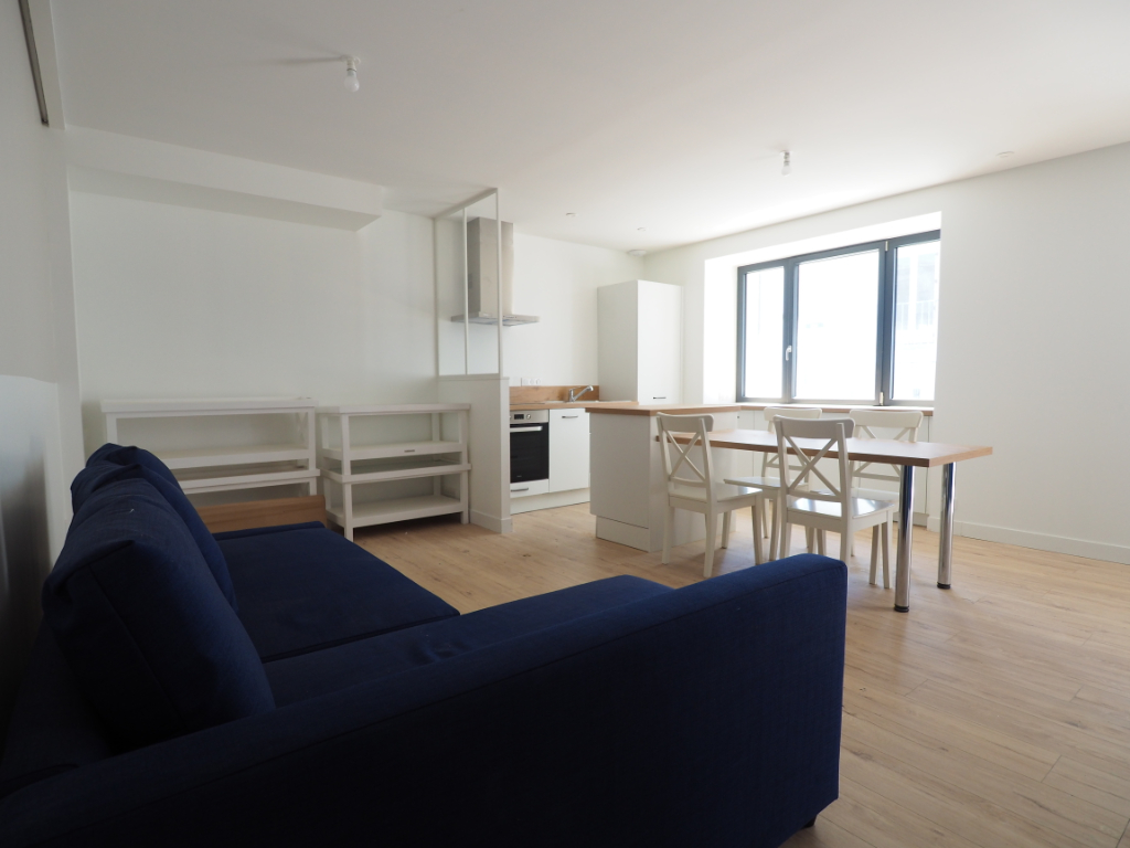 Bel Appartement 2 pi�ces 53.29 m�  int�gralement r�nov�-100m du port de plaisance