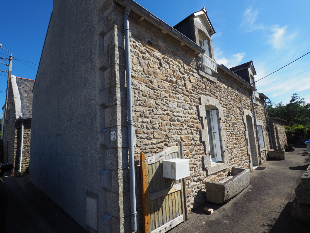 � VENDRE  jolie long�re en pierre   Concarneau