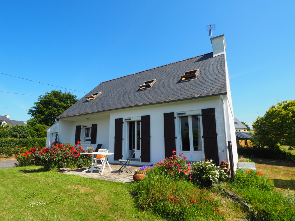 - EXCLUSIVIT� AGENCE Concarneau - Maison T5 pi�ce(s) 104.4 m2 sur un terrain de 2000 m� constructibles - Possibilit� de vendre 1 lot s�par�.
