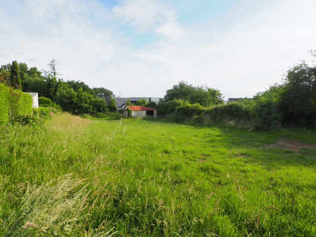 HYPER CENTRE  de CONCARNEAU -Beau  Terrain Constructible et clos de 640 m2