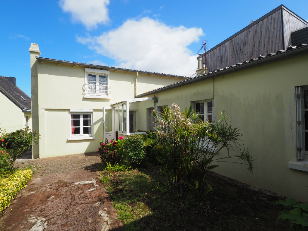 EXCLUSIVIT� CONCARNEAU - Centre ville - Maison � r�nover en impasse 5 pi�ce(s) 93.80 m2