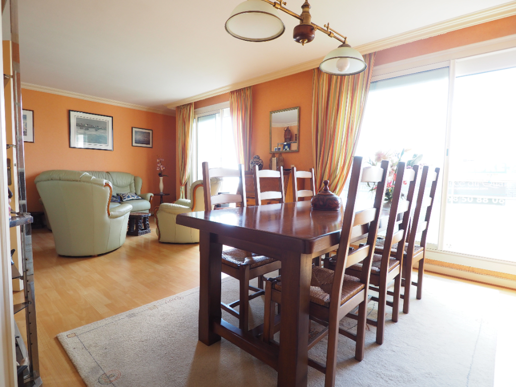 Centre ville de Concarneau - R�sidence avec Ascenseur - Appartement 2 pi�ce(s) 66.65 m2 + Parking + Cave