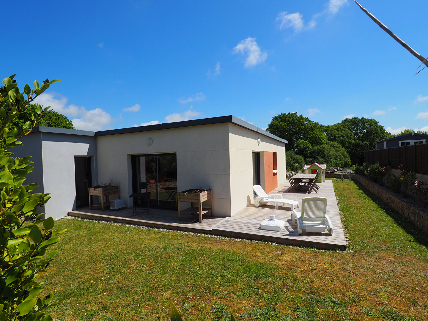 � Vendre � Tr�gunc, Maison Contemporaine T5 de plain-pied construite en 2011