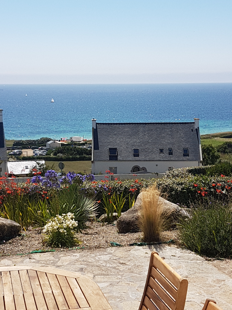 EXCLUSIVIT� AGENCE - Maison familiale aux belles prestations a vendre � Plouhinec face � la mer