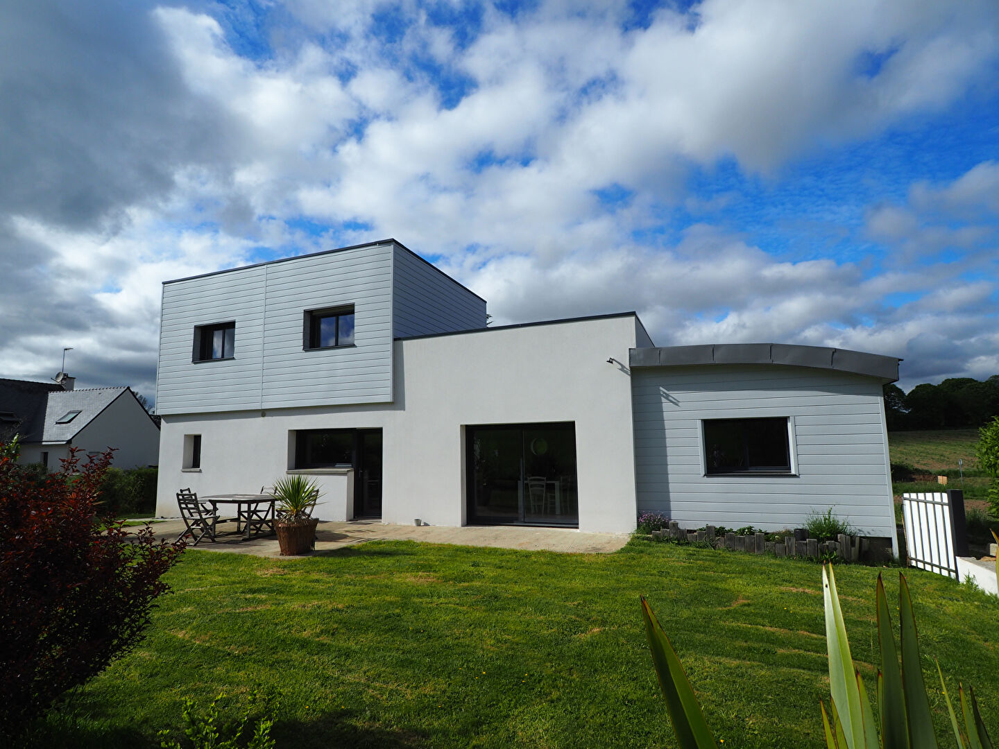 EXCLUSIVIT� AGENCE DU QUAI - ROSPORDEN - Contemporaine T7 de 171 m� sur 1122 m� de terrain