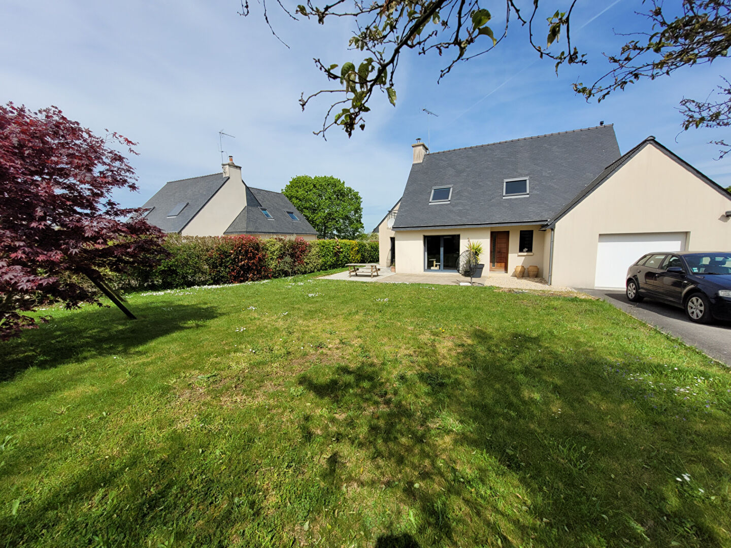 MELGVEN 10 km de Concarneau - Contemporaine T6 de 115 m�  sur 900 m� de terrain environ.