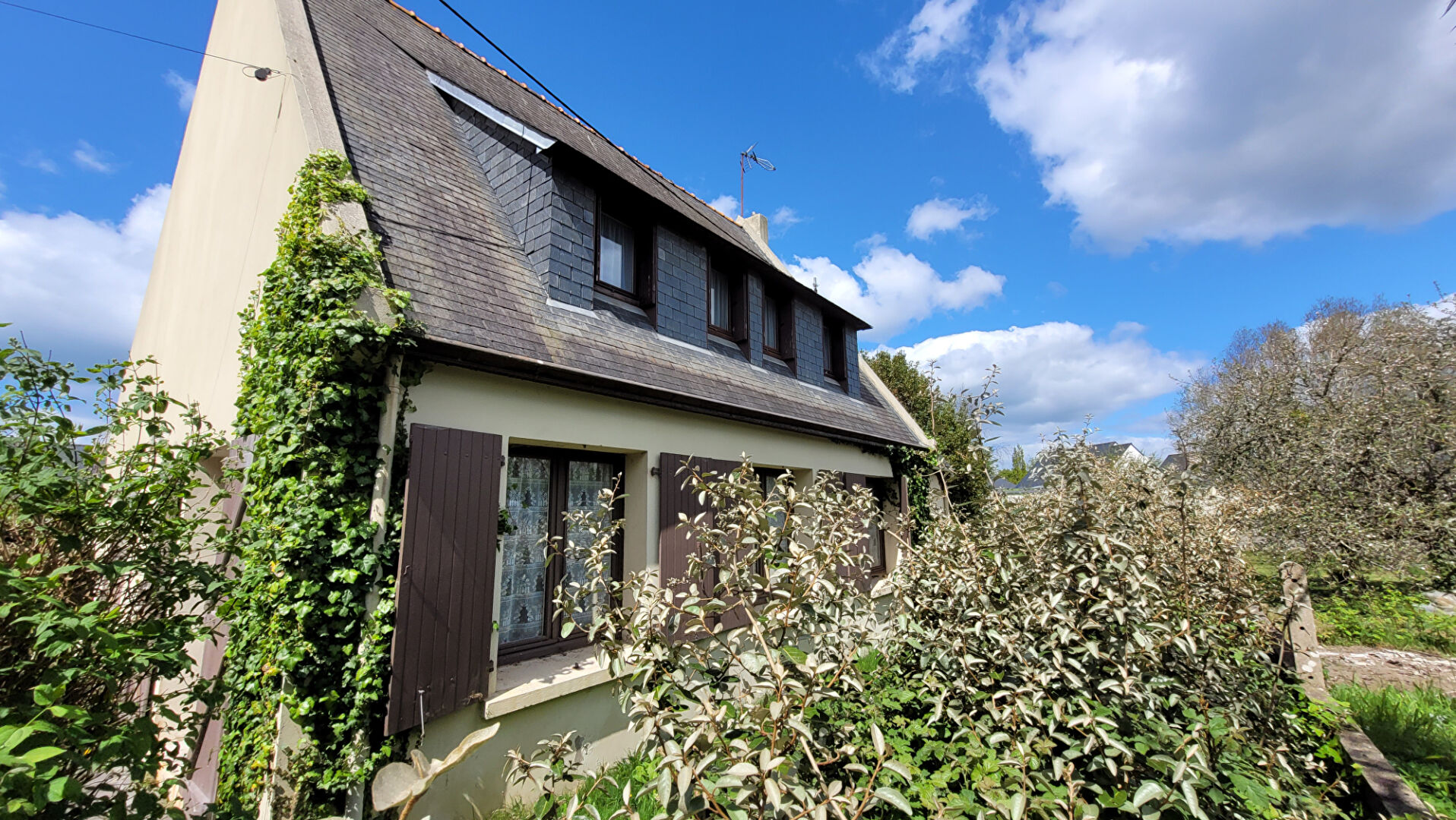 CONCARNEAU - Douric ar Zin - Maison Traditionnelle T5 des ann�es 80 sur plus de 1100 m� de terrain