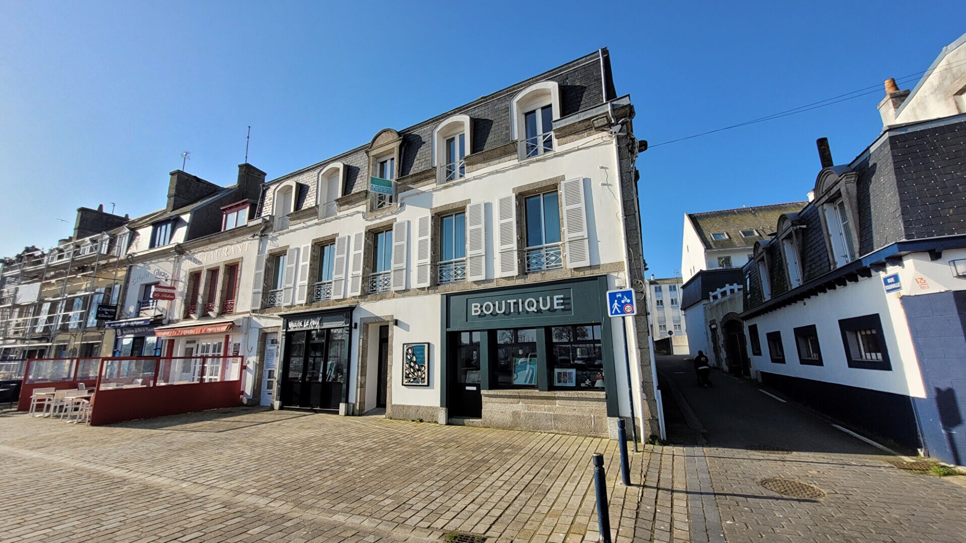 CONCARNEAU - A vendre face au Port de Plaisance - Appartement  4 pi�ces de 109 m�