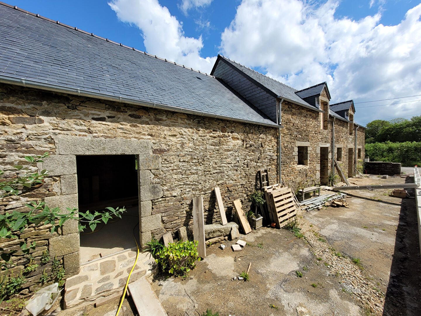EXCLUSIVIT� AGENCE DU QUAI -  Long�re en cours de r�novation � � Concarneau 5 pi�ce(s) 200 m2 sur 800 m� de terrain environ