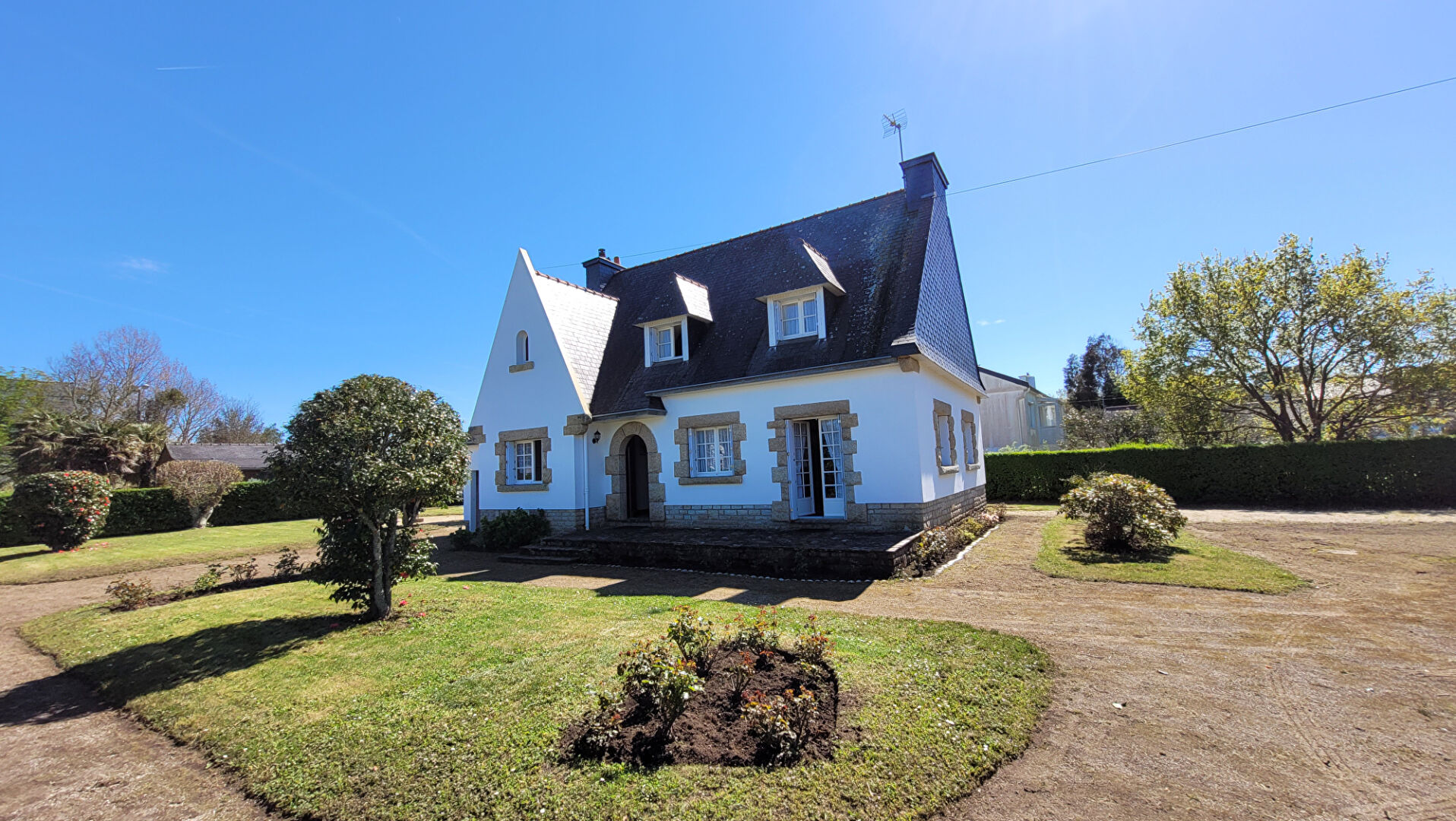 Concarneau - Le Cabellou - Belle Maison  Traditionnelle T6 de 122 m� environ - 80 m�tres de la plage