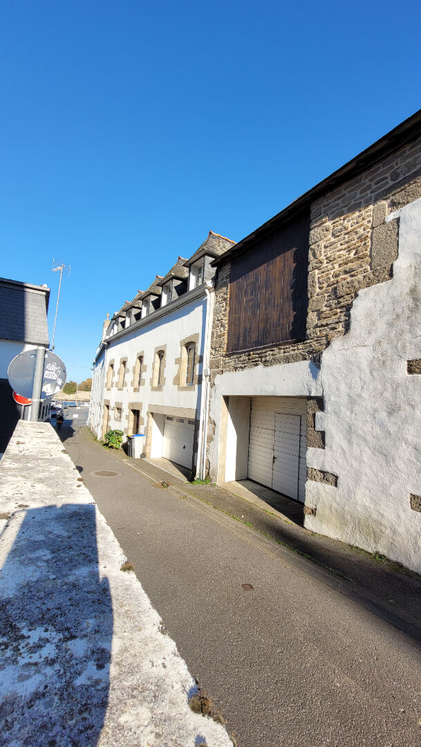 CONCARNEAU - Port de Plaisance - Maison de ville � cr�er avec garage et appentis