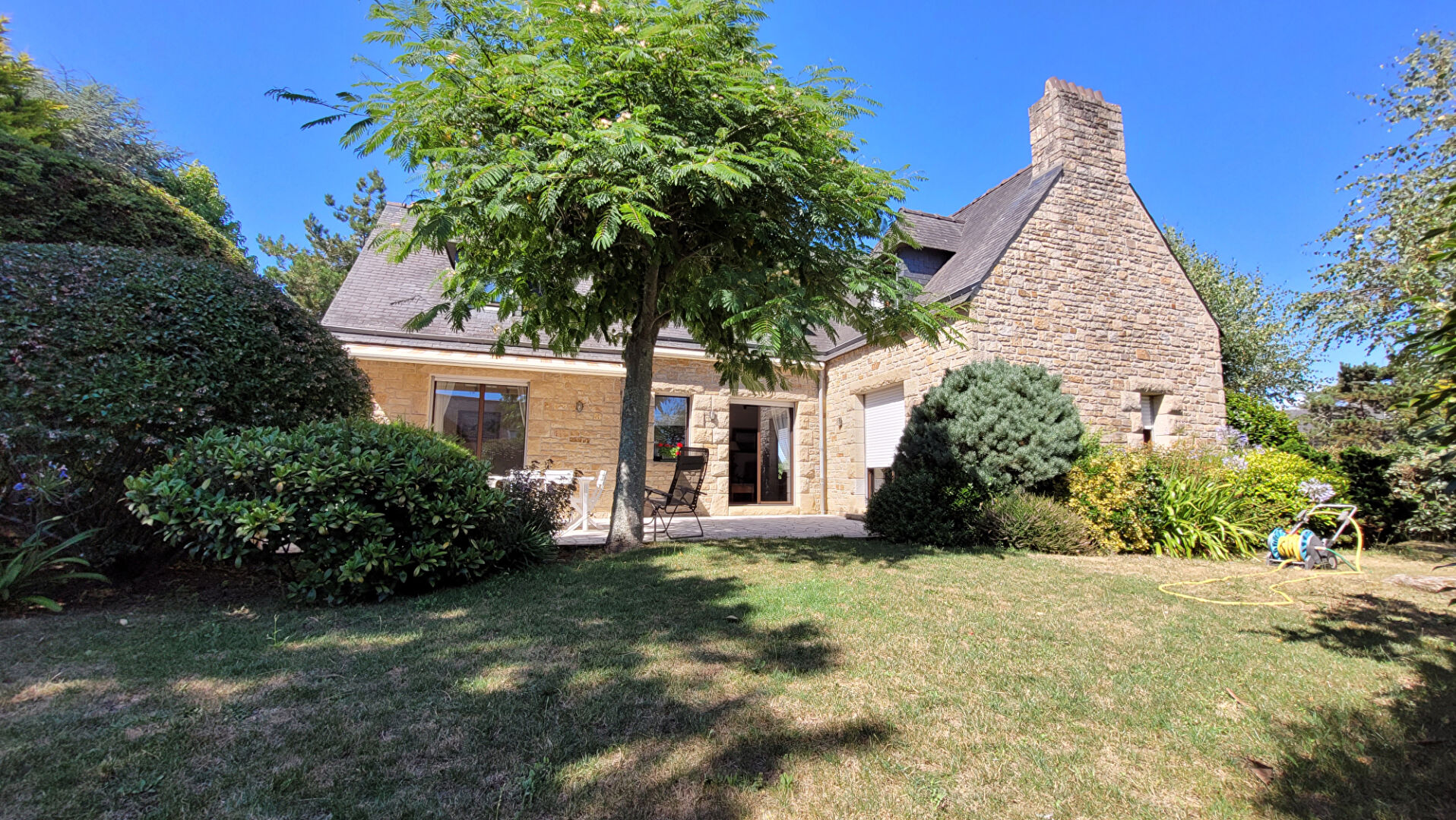 Concarneau Le Cabellou - Superbe construction familiale � seulement 200 m�tres des plages et des sentiers c�tiers